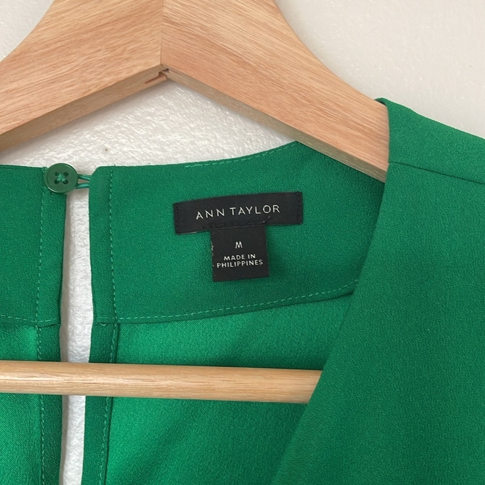 Woven Crew Neck Short Sleeve Blouse - Kelly Green, Ann Taylor - Size Medium - Picture 7 of 11